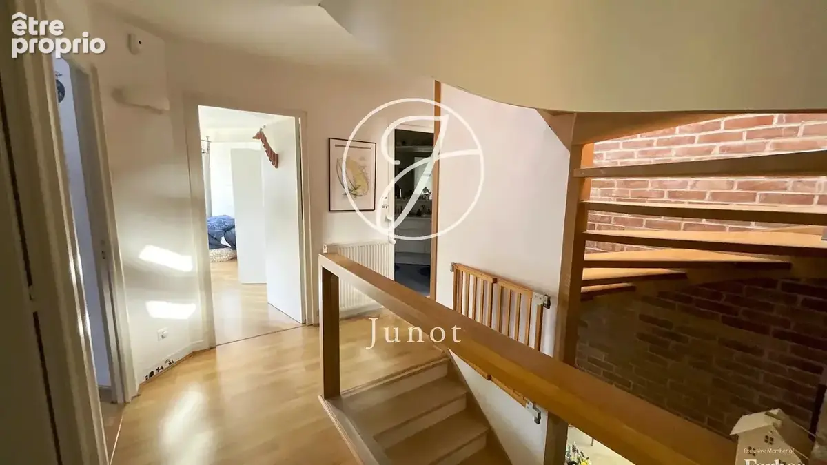 Marcq-en-Barœul - CROISÉ-LAROCHE - Maison - 6 pièces - 185m² - 5 chambres - Jardin 500m² - Terrasse - Garage - Dépendance - photo 9