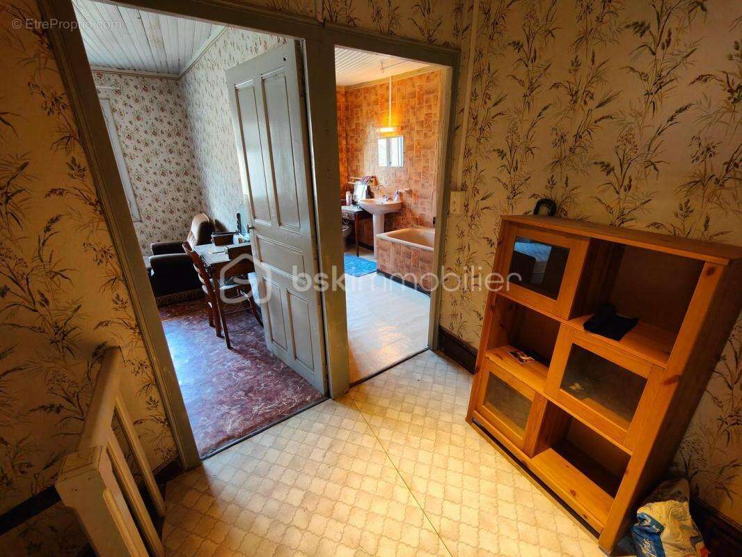 Maison à CASTANET-LE-HAUT