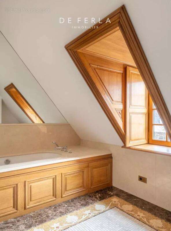 Maison à NEUILLY-SUR-SEINE