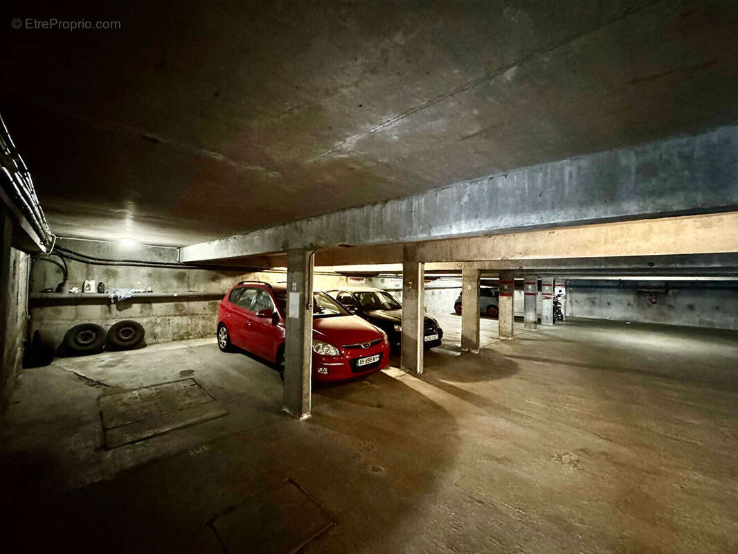 Parking à CLERMONT-FERRAND
