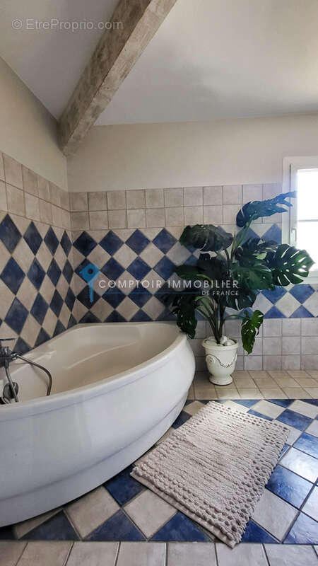 DPT GARD (30), à vendre, UZES proche, maison individuelle type 7, 203m2 habitables, 5 chambres, piscine, garag - photo 18