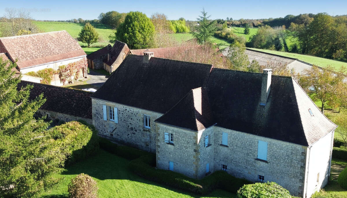 2 - Maison à SAINT-CYPRIEN