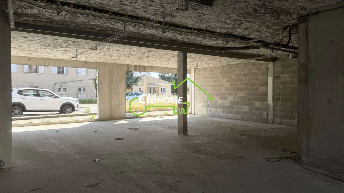 Commerce à LENTILLY