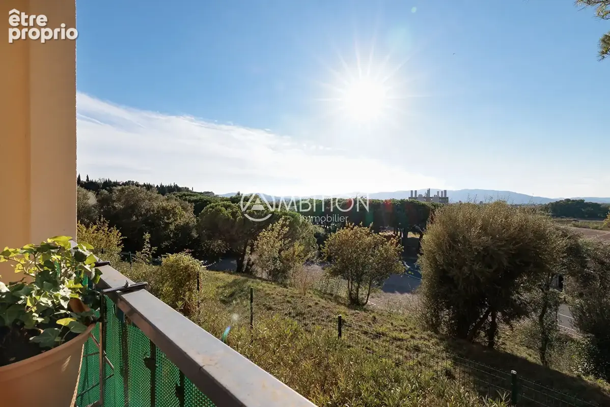 Fréjus studio rénové avec terrasse, piscine et parking privatif - photo 13
