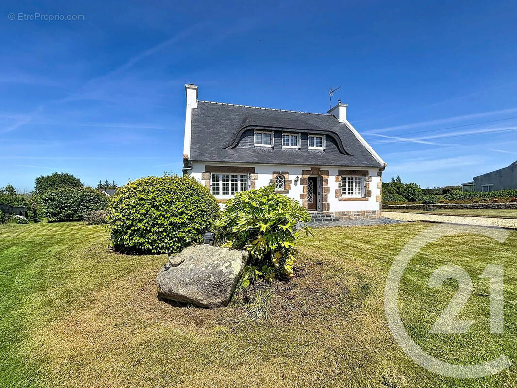 Maison à TREDREZ-LOCQUEMEAU