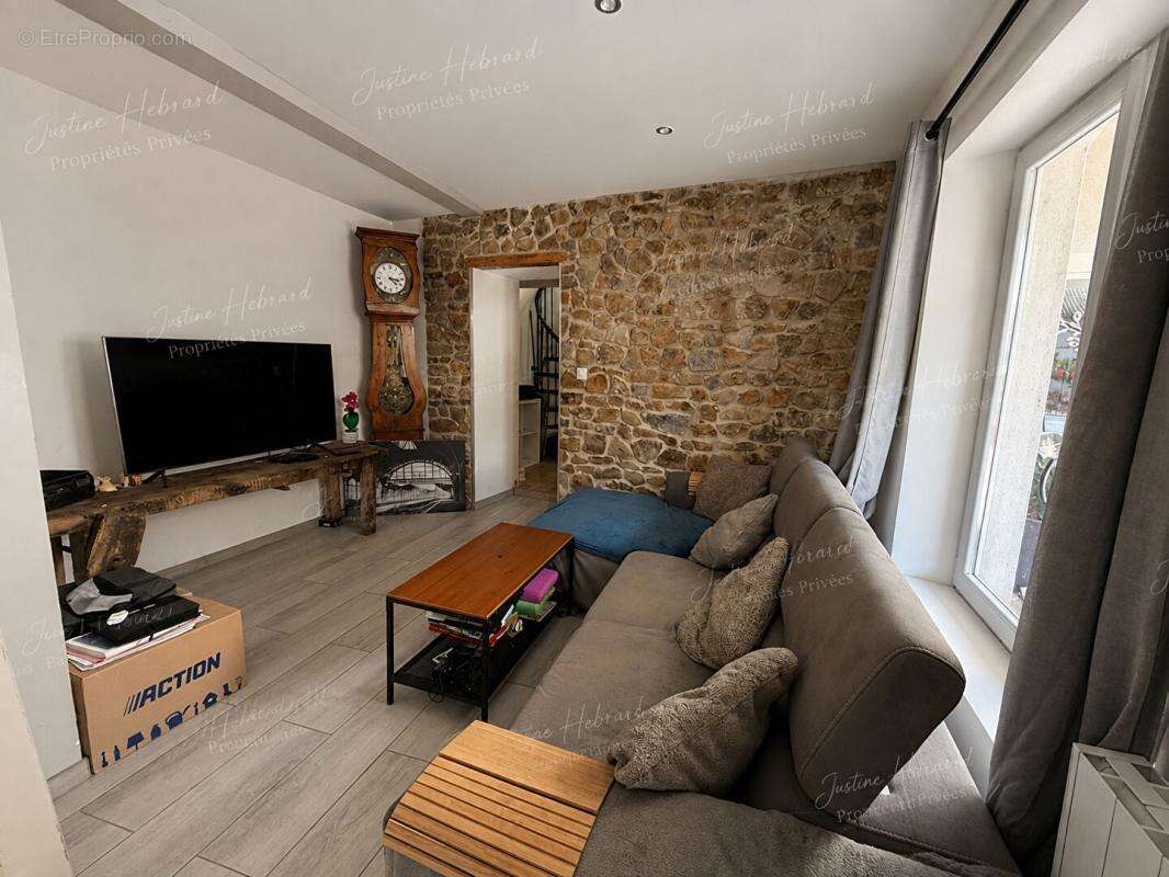 AUBIAT (63260) ?Maison de caractère rénovée d'environ 170 m² avec 4 chambres, suite parentale et espace professionnel - photo 4