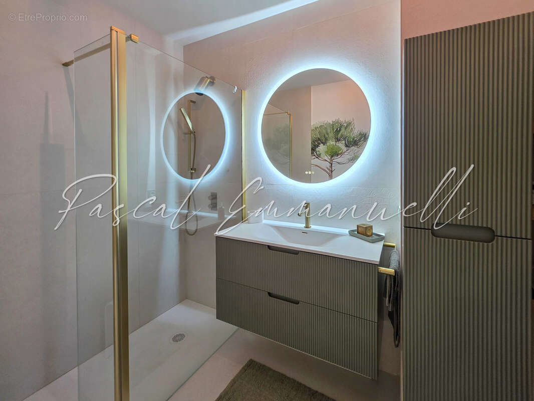 Appartement à MANDELIEU-LA-NAPOULE