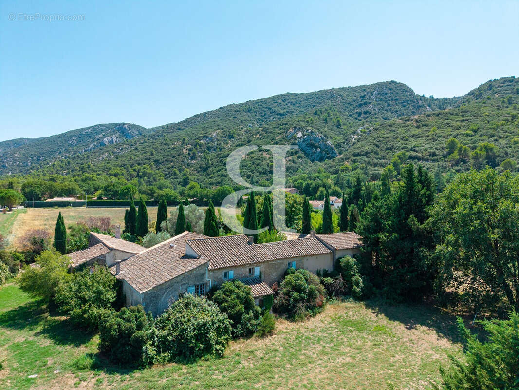 Maison 625 m² à Maubec  - photo 4