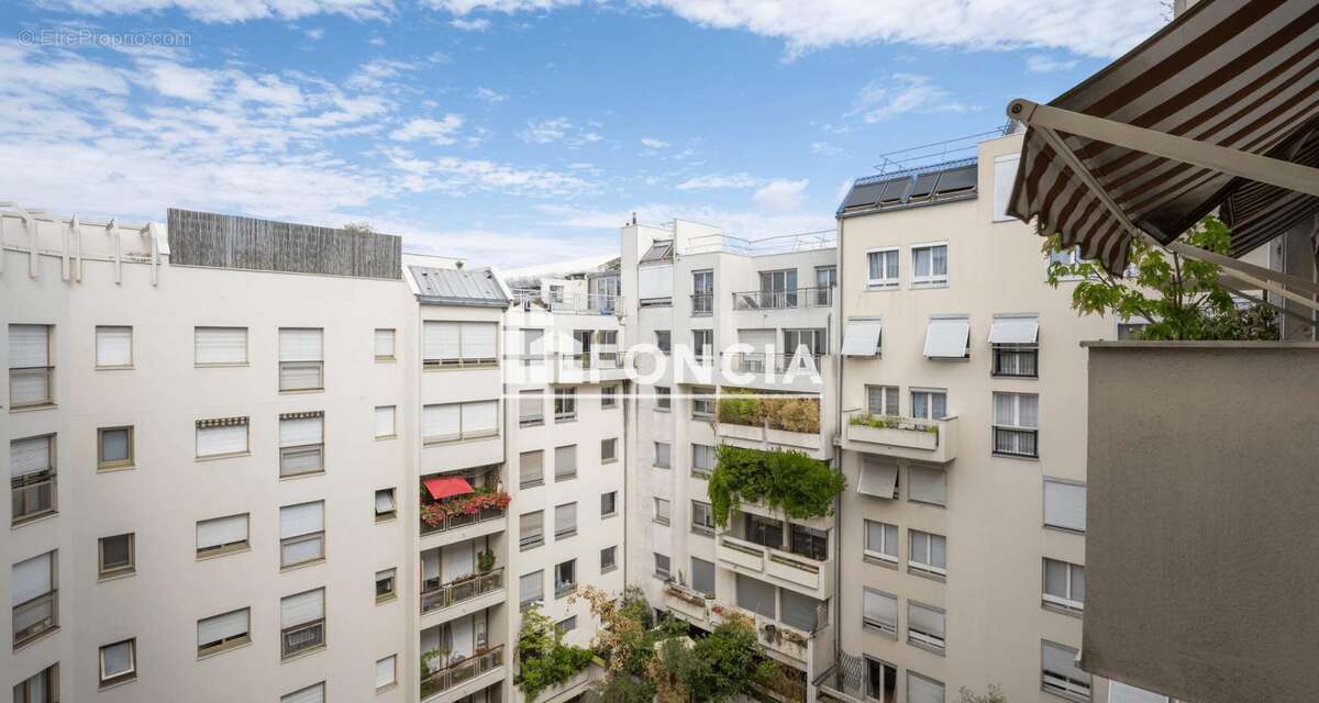 Paris 3e / Beaubourg – Studio en étage avec ascenseur calme et lumineux - photo 5