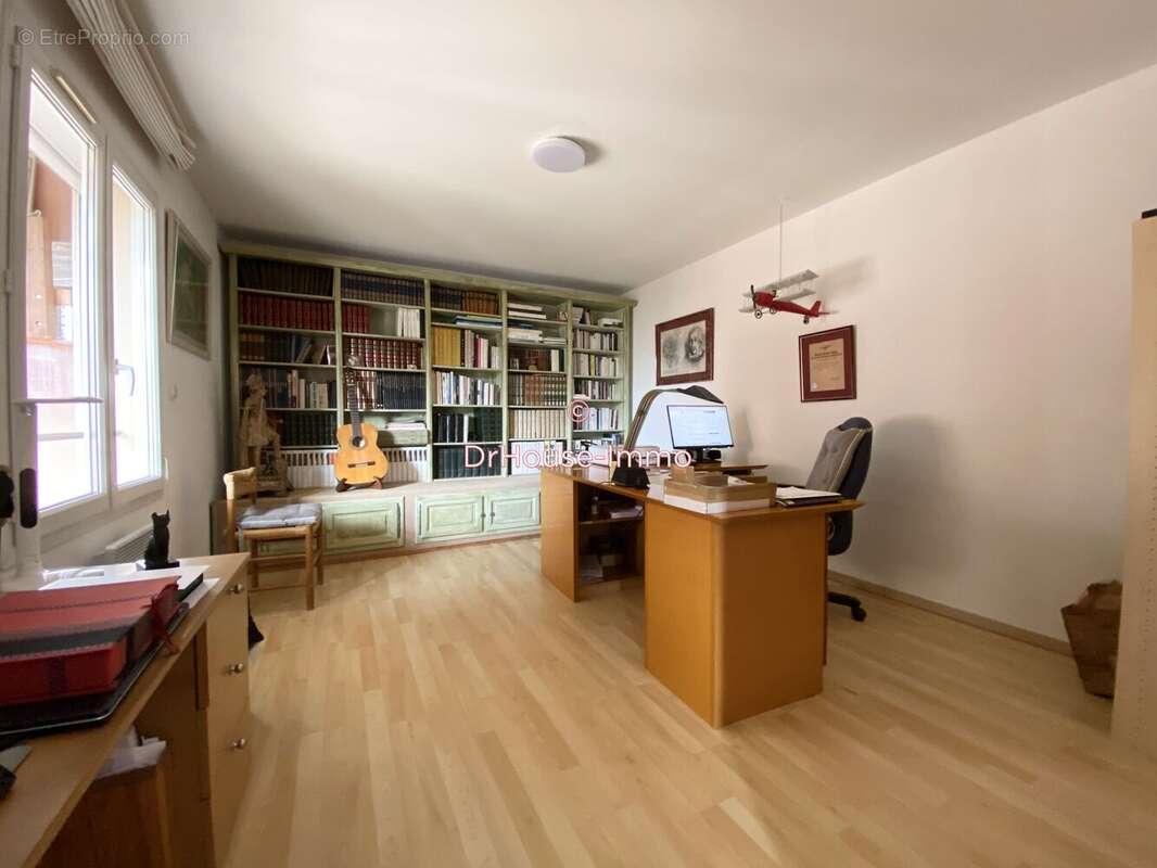 Maison 300 m² à Aigues-Mortes  - photo 9