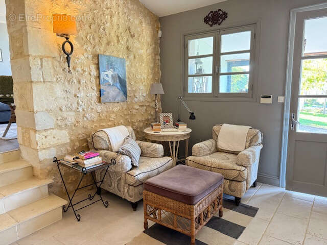 Maison à SAINT-SORLIN-DE-CONAC