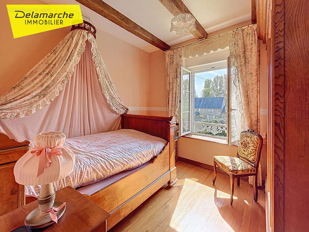 A vendre maison à La Rochelle Normande avec dépendances et 1 hectare - photo 10