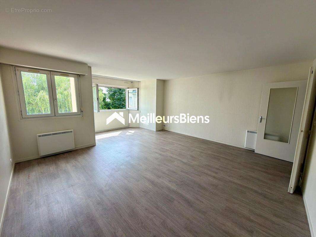 LAVAL – Rive Droite  Résidence Les Charmilles  Appartement T4 de 99 m² avec ascenseur, parking et parc privé - photo 11