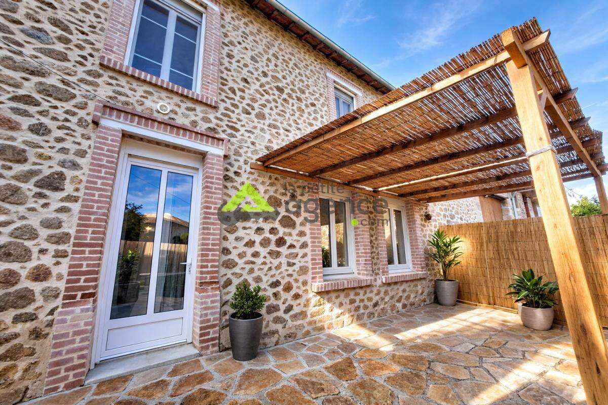 Maison à FLEURAT