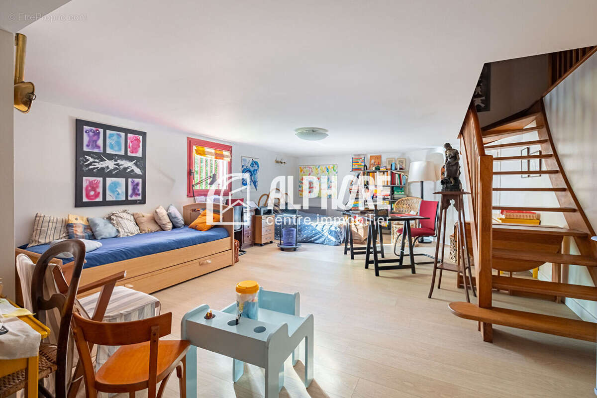 Guérande , propriété de 240m²  , 7 pièces , garage , piscine sur 1500m²  de terrain . - photo 12