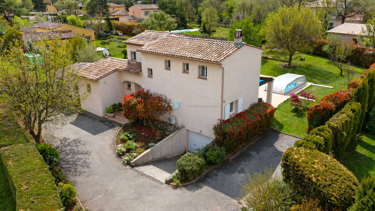 Maison à SAINT-CEZAIRE-SUR-SIAGNE