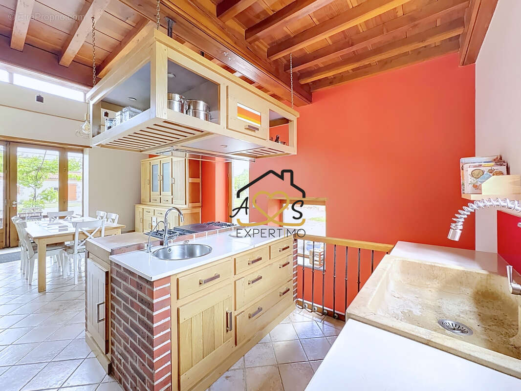 Maison à MARINGUES