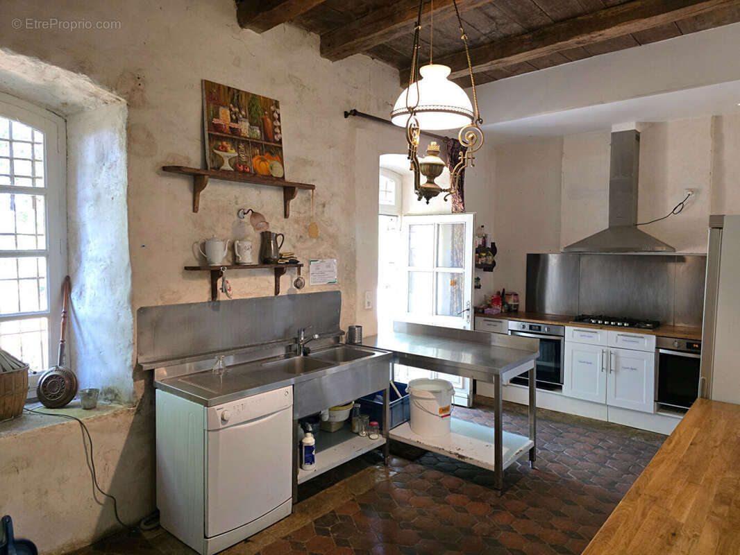 Château, ancienne maison à aménager et dépendance - Arvieu - photo 8