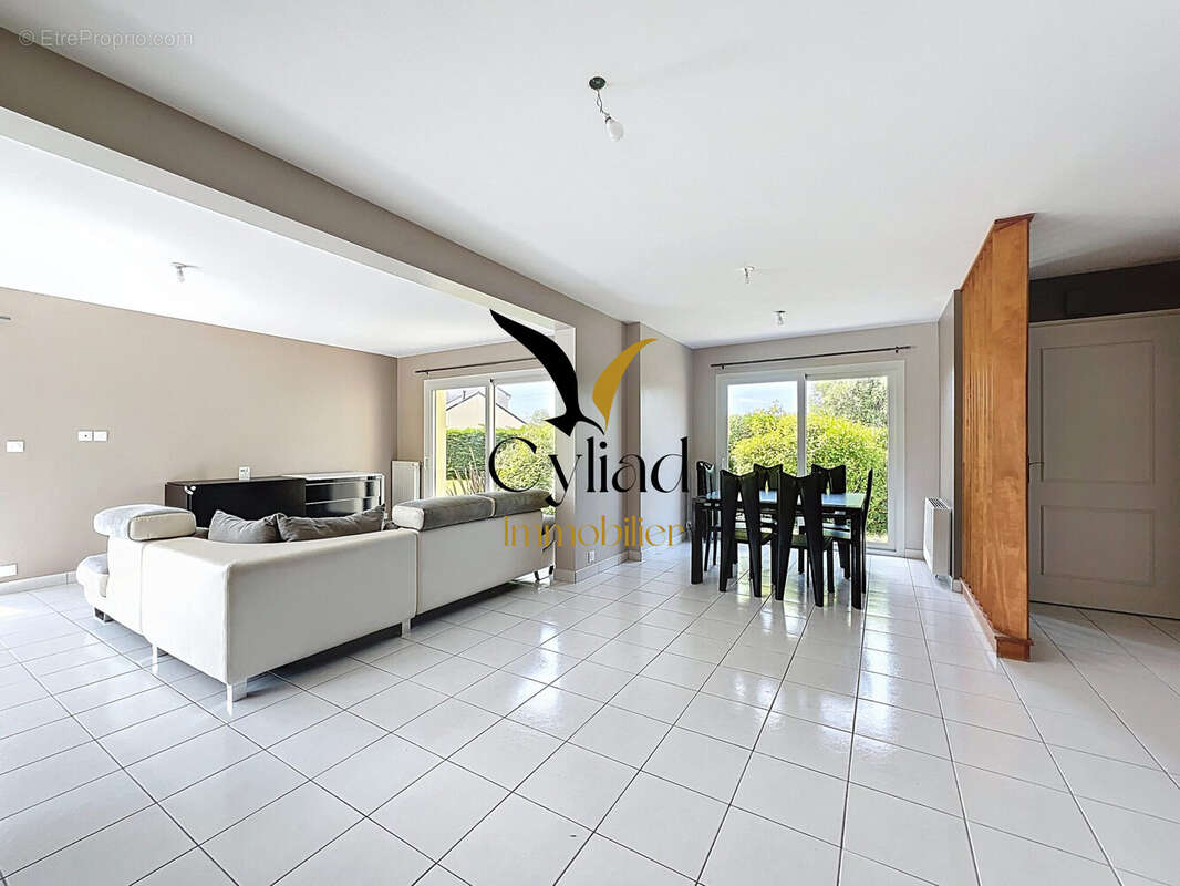 Maison à LE VIVIER-SUR-MER