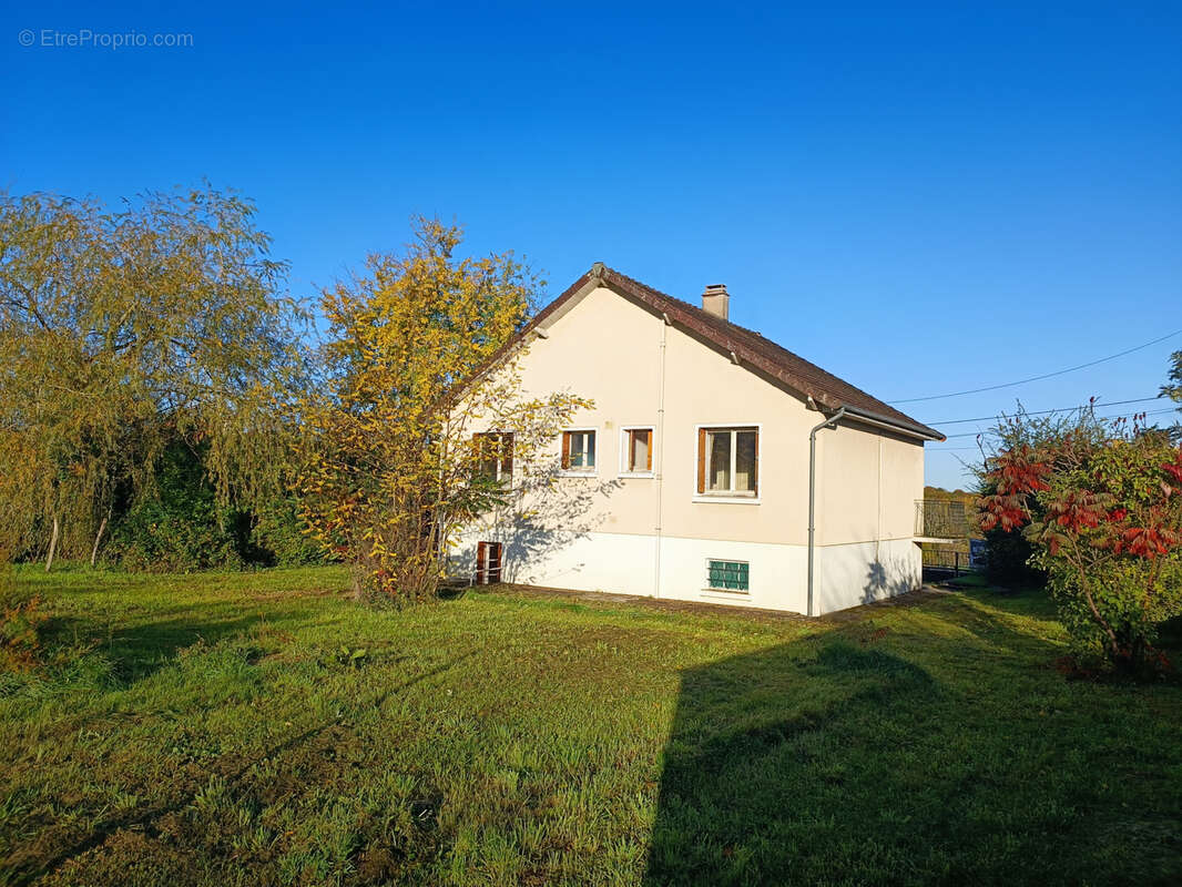Maison à JOUET-SUR-L'AUBOIS