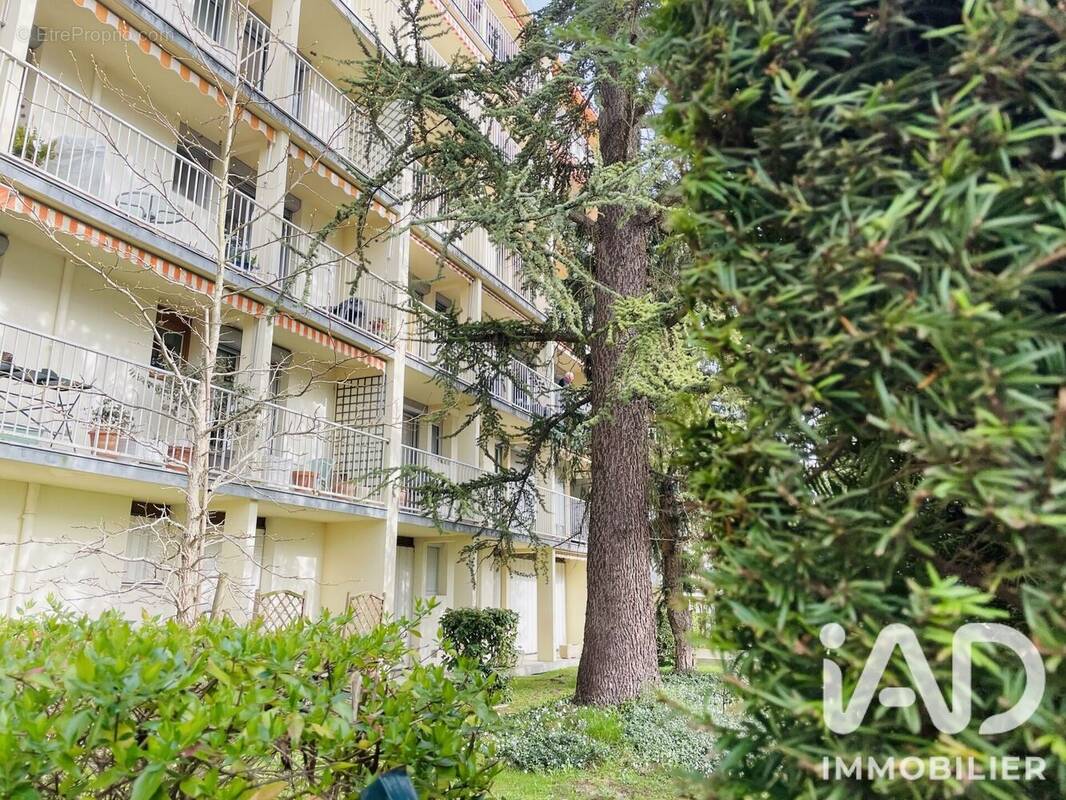 Photo 1 - Appartement à SAINT-JULIEN-LES-VILLAS