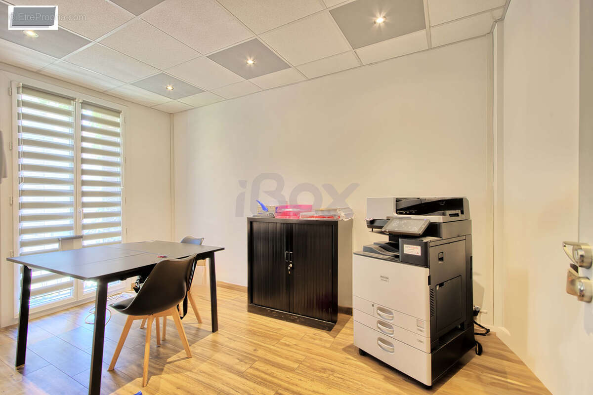 TOULON, Centre-Ville (rue Jean Jaurès) bureaux de 47m2 + cave - photo 3
