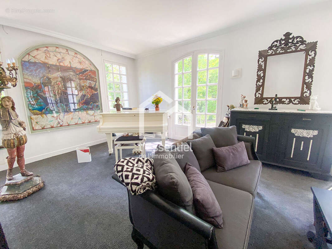 Maison à VERNEUIL-SUR-SEINE