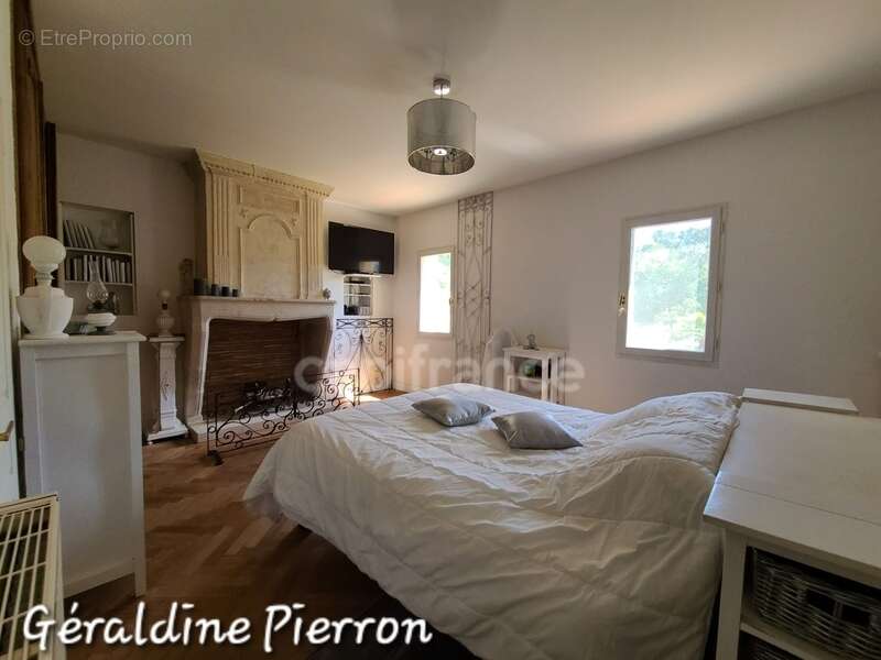 Maison à SAINT-BONNET-SUR-GIRONDE