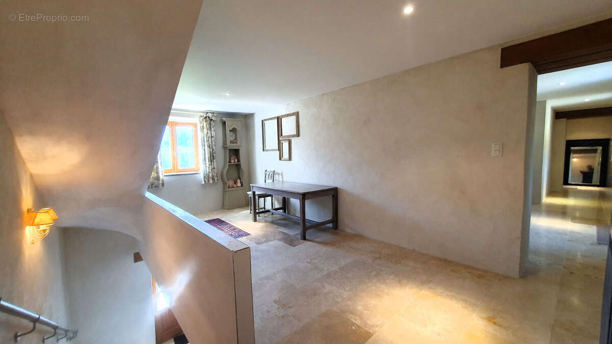 Najac. Propriété de caractère rénovée avec vue exceptionnelle - photo 10