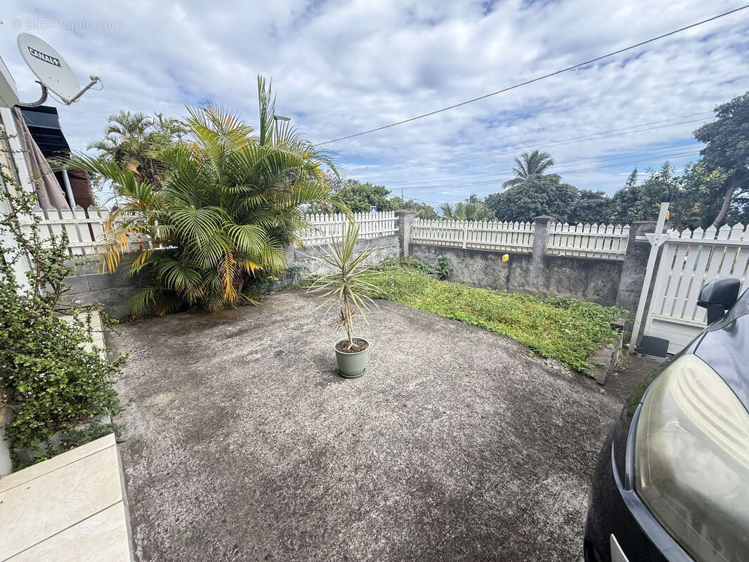 À vendre   appartement f3/4 de 98 m2 avec jardin à la saline les hauts  vendu loué - photo 11