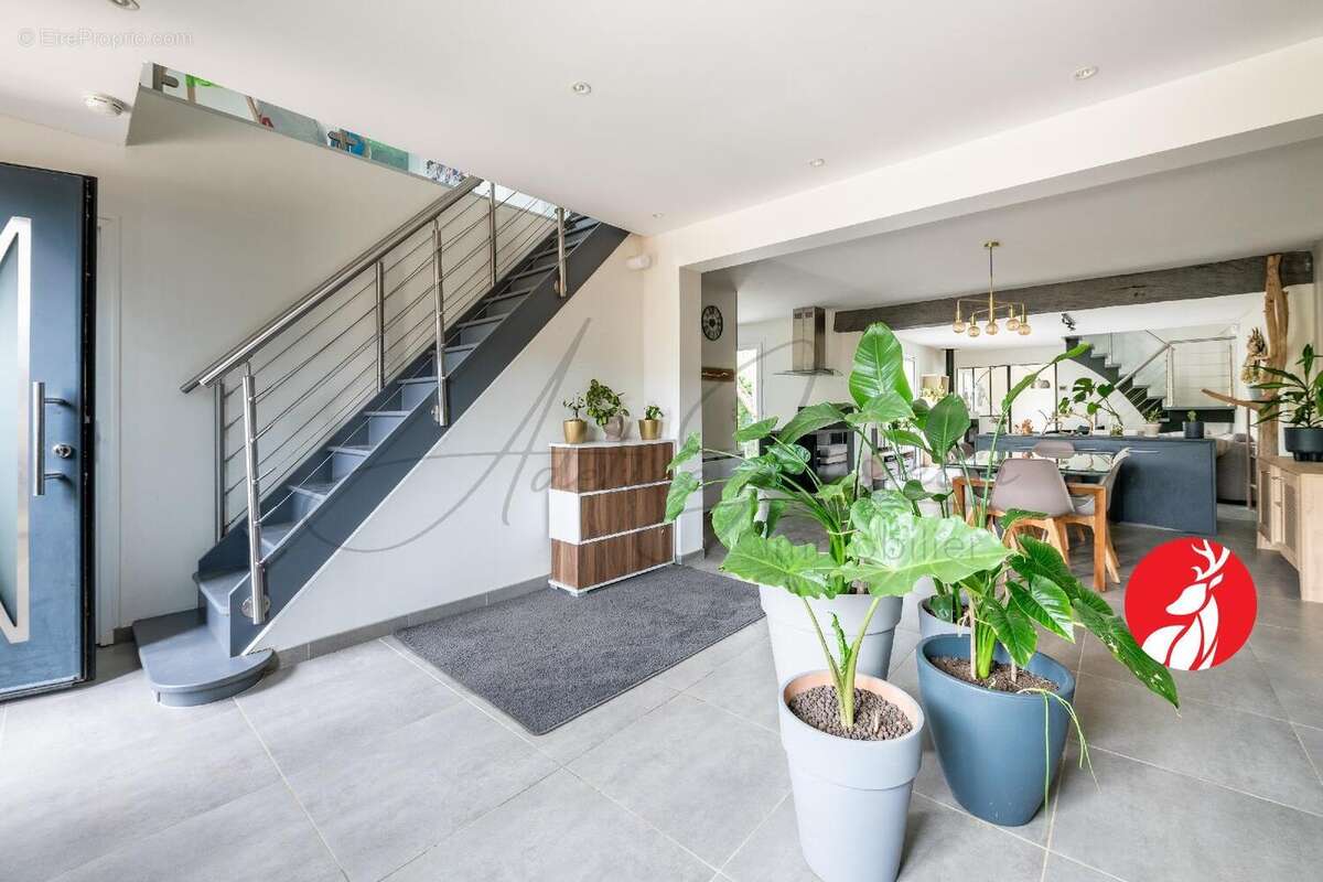 Maison à LA CHAPELLE-LA-REINE