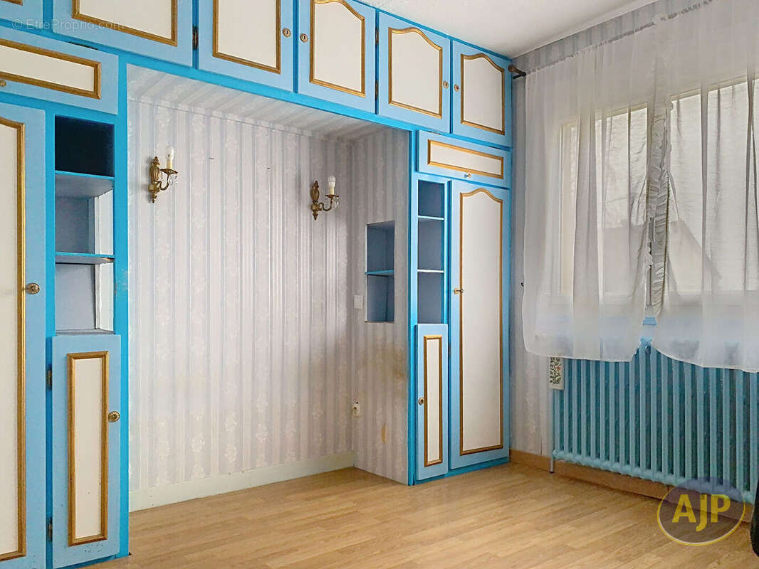 Maison à NOYANT-LA-GRAVOYERE