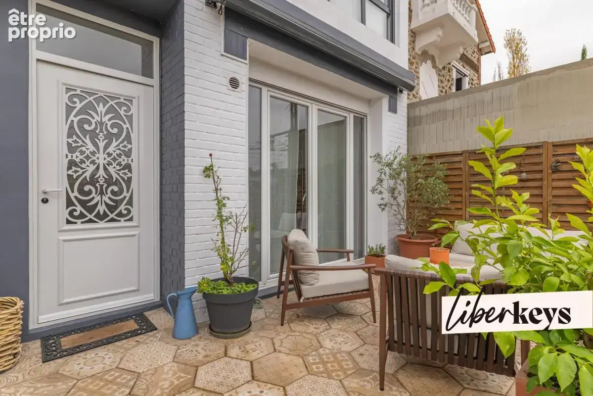Magnifique maison de ville entièrement rénovée – 137 m² – 3 chambres – terrasses – garage - rer a pied - photo 16