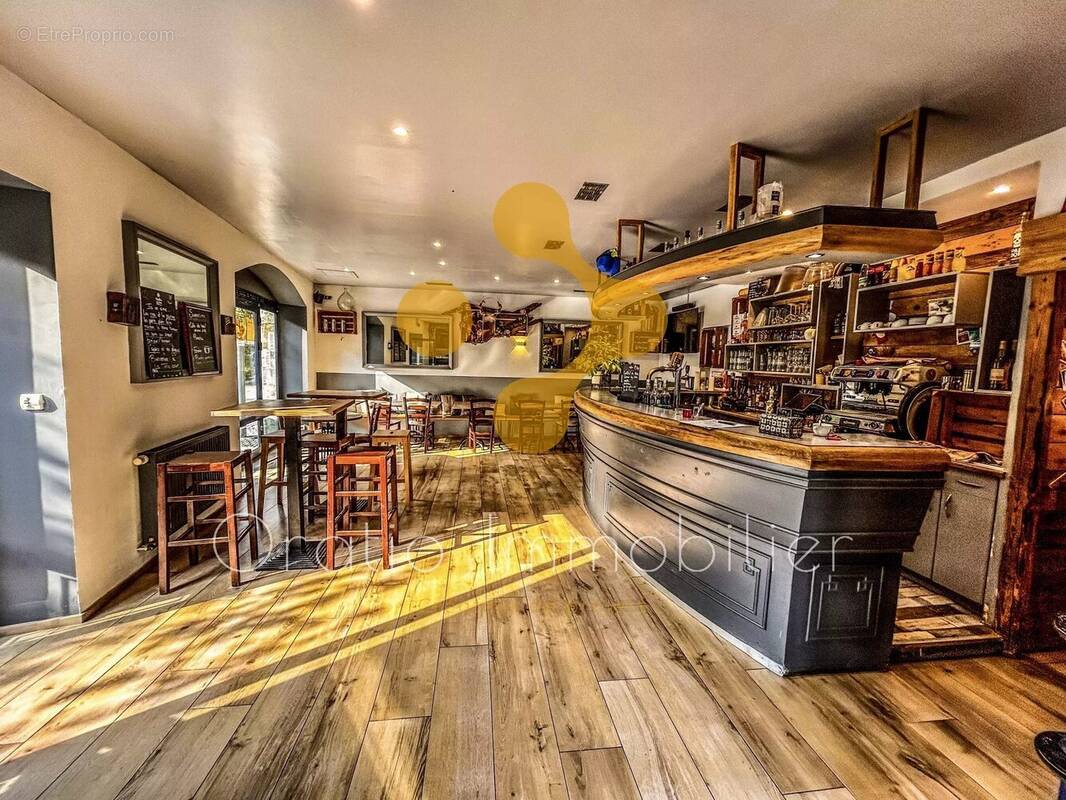 Commerce à CRUSEILLES