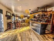 Commerce à CRUSEILLES