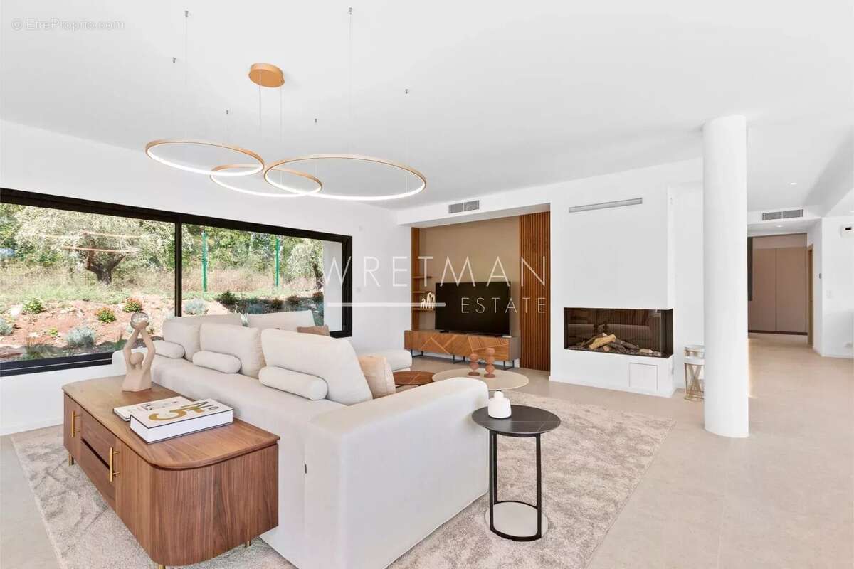 Maison à TOURRETTES