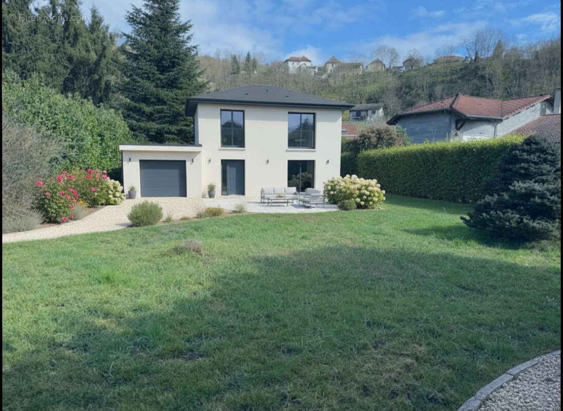 Terrain à SAINT-CHEF