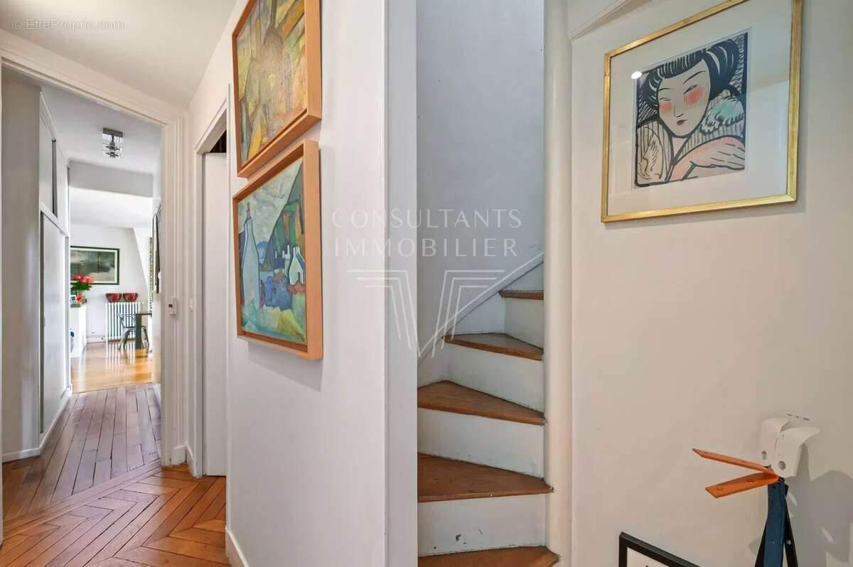 Appartement à PARIS-16E