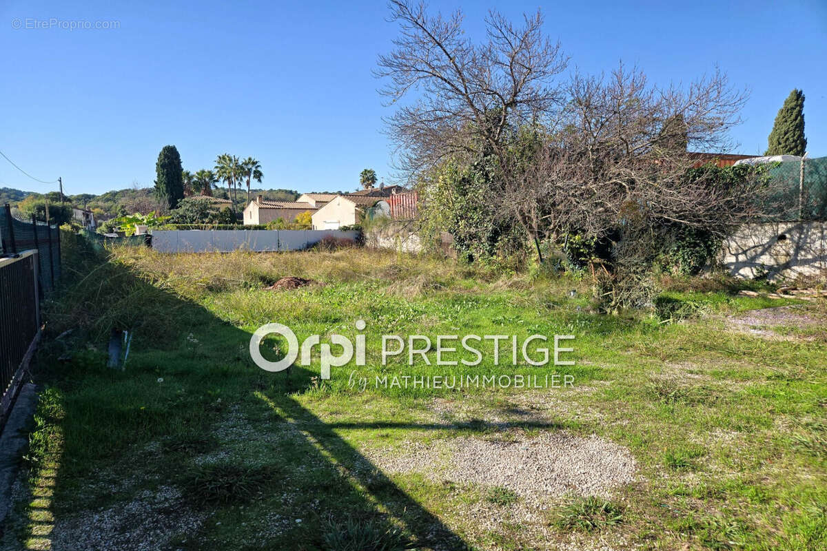 Terrain à BIOT