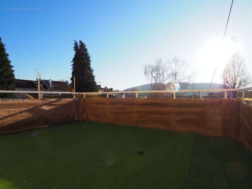 Appartement à CHARMES