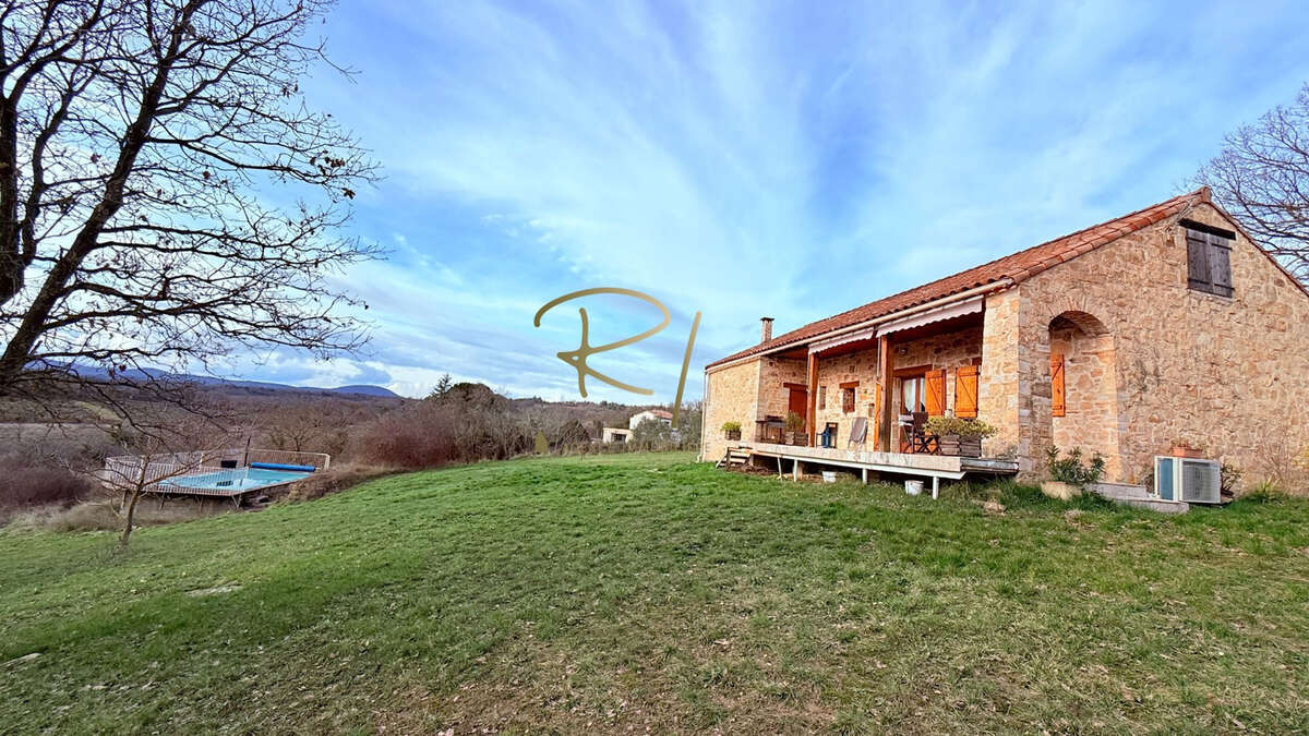 Propriété avec habitation, hangar et 2,7 ha d’un seul tenant Barjac Gard 30 - photo 4