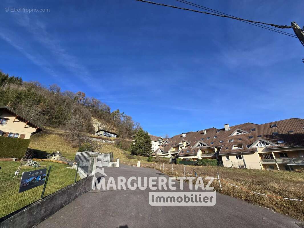Terrain à MARIGNIER