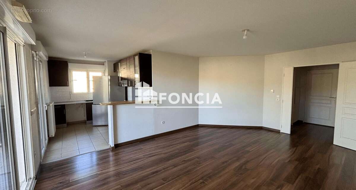 Appartement à LONS
