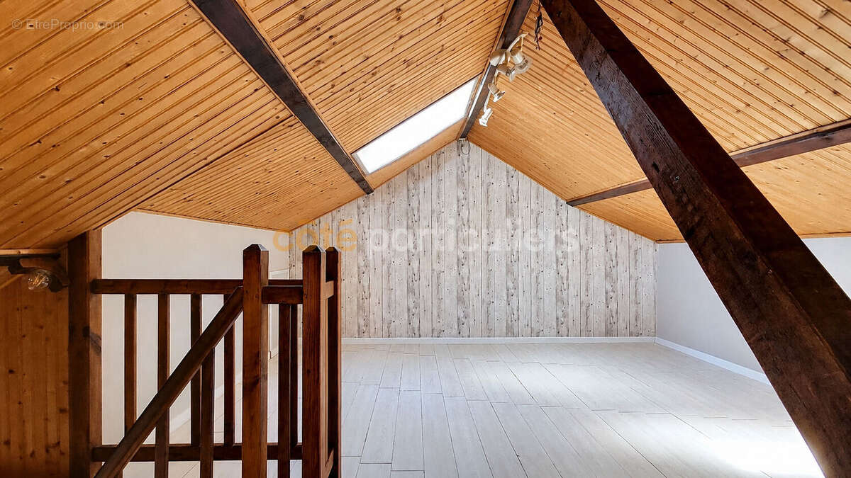 Sous compromis -- la roche-sur-yon -- maison 5 pieces -- 135 m2 -- jardin -- garage -- quartier recherche - photo 8