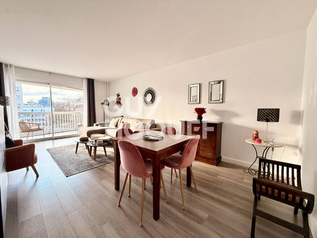 Appartement à COURBEVOIE