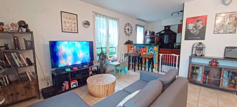 Appartement à COLLONGES