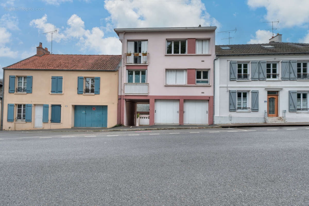Grand 2 pieces de 52m2 avec balcon - hyper centre de limours - photo 9