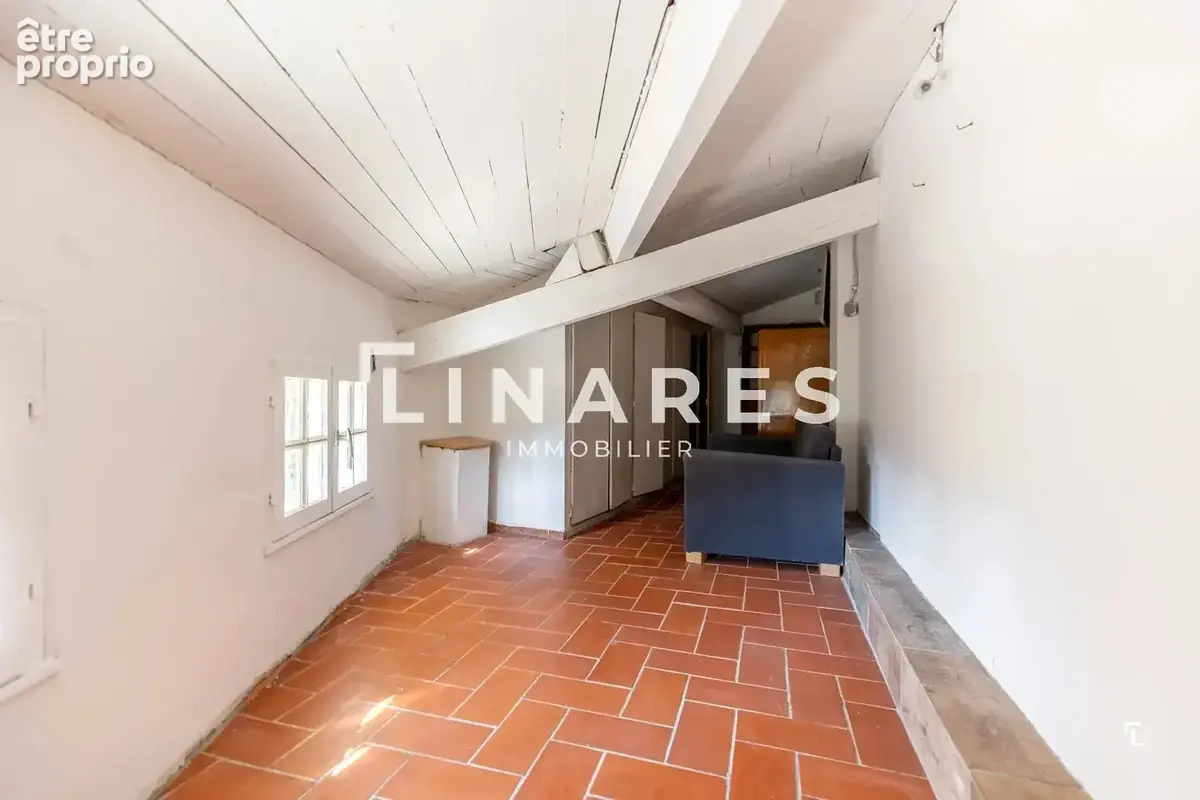LA SECRÈTE - Villa T5 de 188m² - Dépendance T2 aménagée de 50m² - Sous-sol de  95m² - Garage de 25m² - Terrain de 710m² - 13012 - photo 16