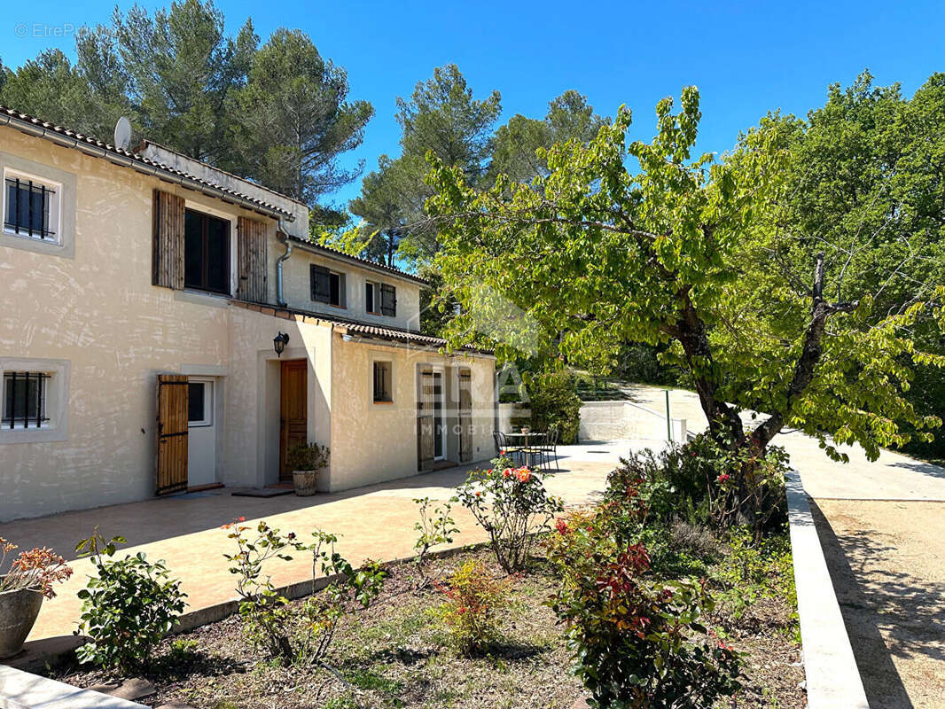 Maison à SIMIANE-COLLONGUE
