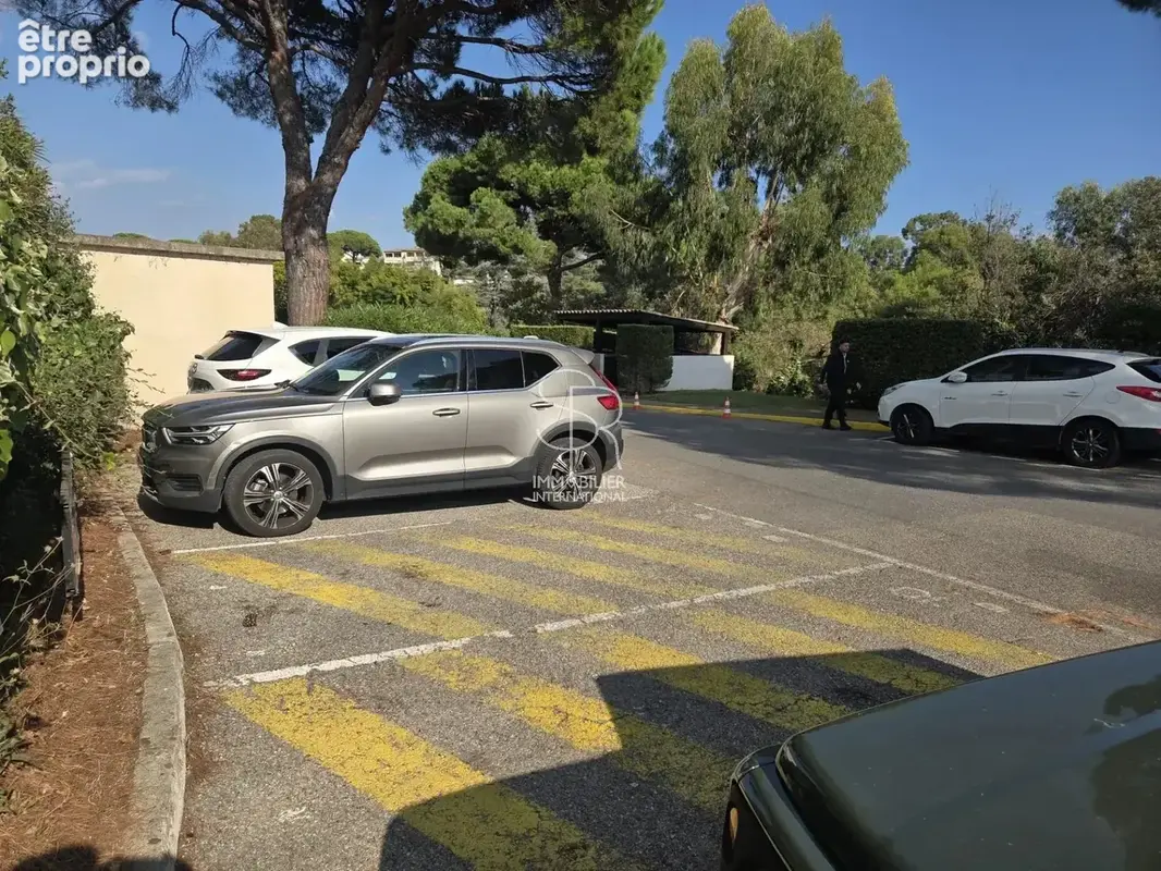 Parking à VILLENEUVE-LOUBET